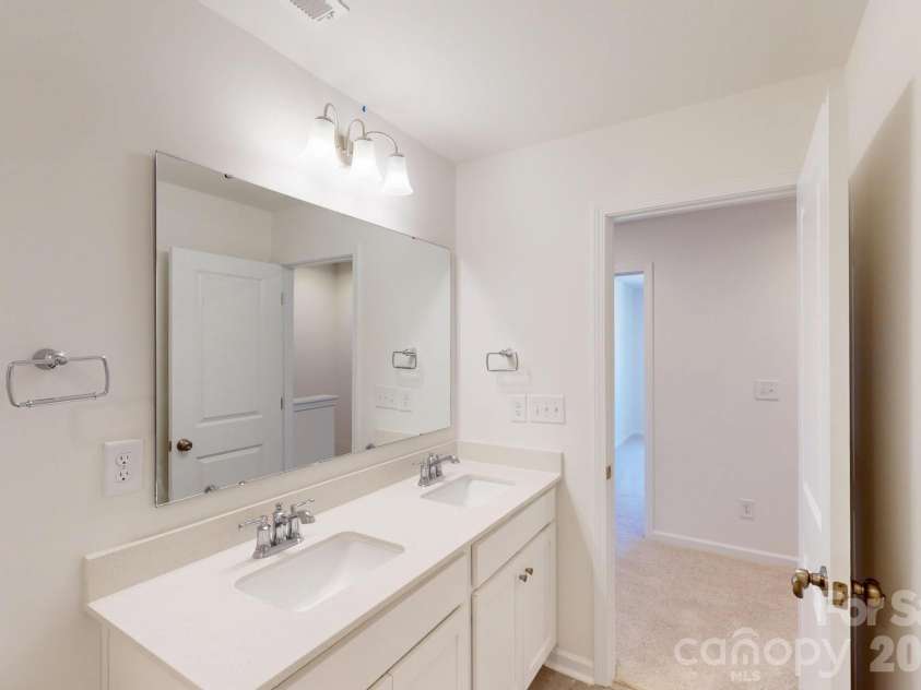 401 Hendley Drive, York, SC 29745.  MLS# CAR4333028, YatesRealty ID 5425. Secondary bathroom