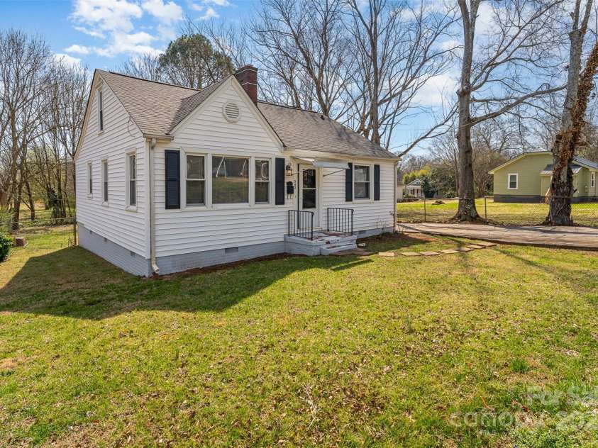 502 Crawford Street, Shelby, NC 28150.  MLS# CAR4234192, YatesRealty ID 5425. 