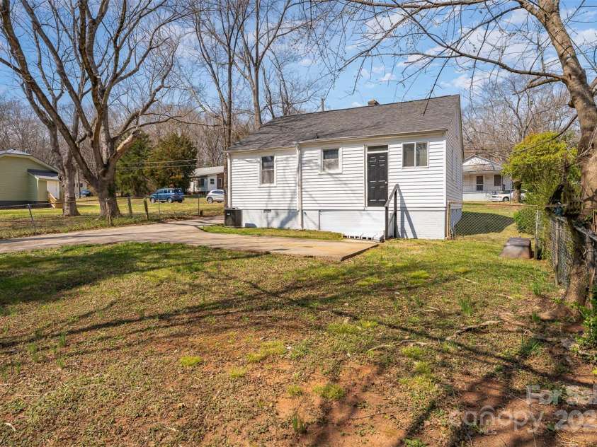 502 Crawford Street, Shelby, NC 28150.  MLS# CAR4234192, YatesRealty ID 5425. 