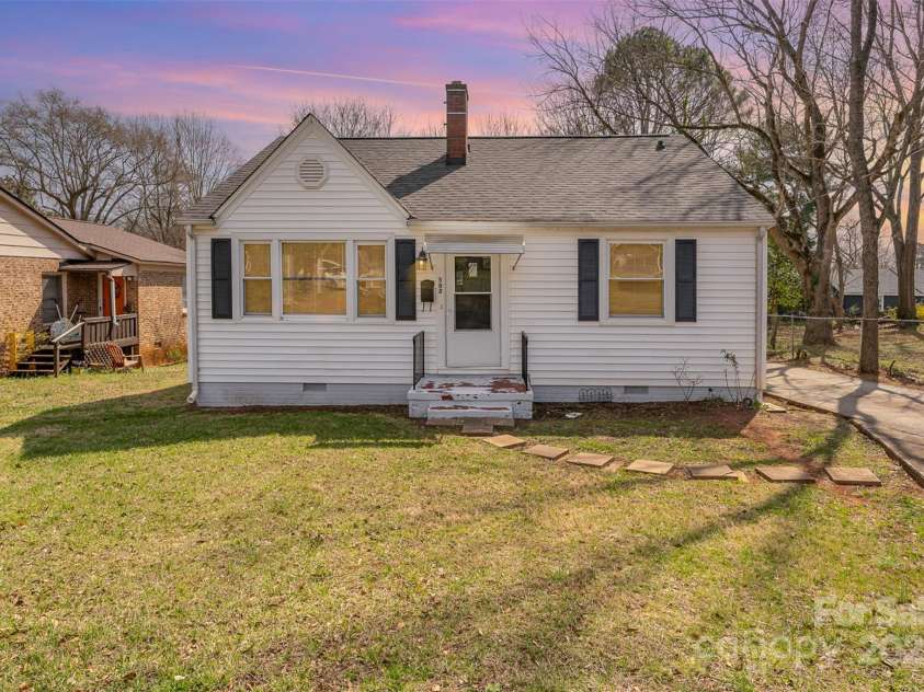 502 Crawford Street, Shelby, NC 28150.  MLS# CAR4234192, YatesRealty ID 5425. 