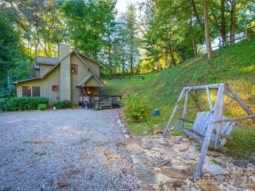 28 Froggy Bottom Trail, Canton, NC 28716.  MLS# CAR4429892, YatesRealty ID 54250. 