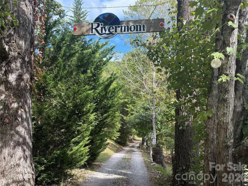 28 Froggy Bottom Trail, Canton, NC 28716.  MLS# CAR4429892, YatesRealty ID 54250. 