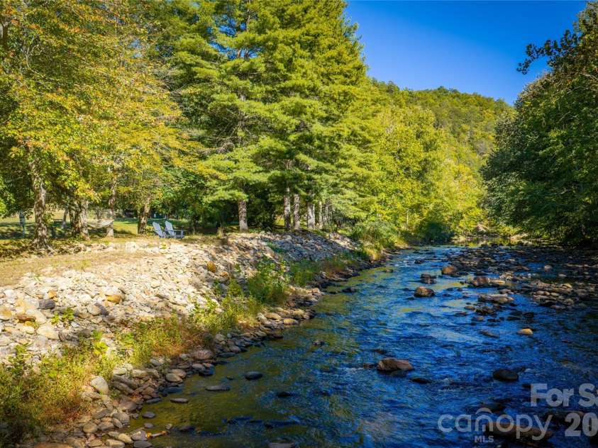 28 Froggy Bottom Trail, Canton, NC 28716.  MLS# CAR4429892, YatesRealty ID 54250. 