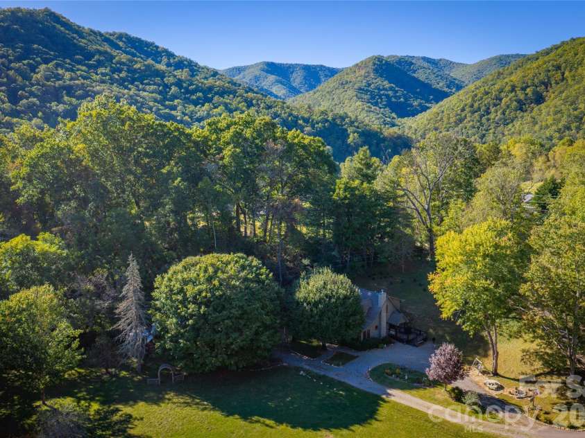 28 Froggy Bottom Trail, Canton, NC 28716.  MLS# CAR4429892, YatesRealty ID 54250. 