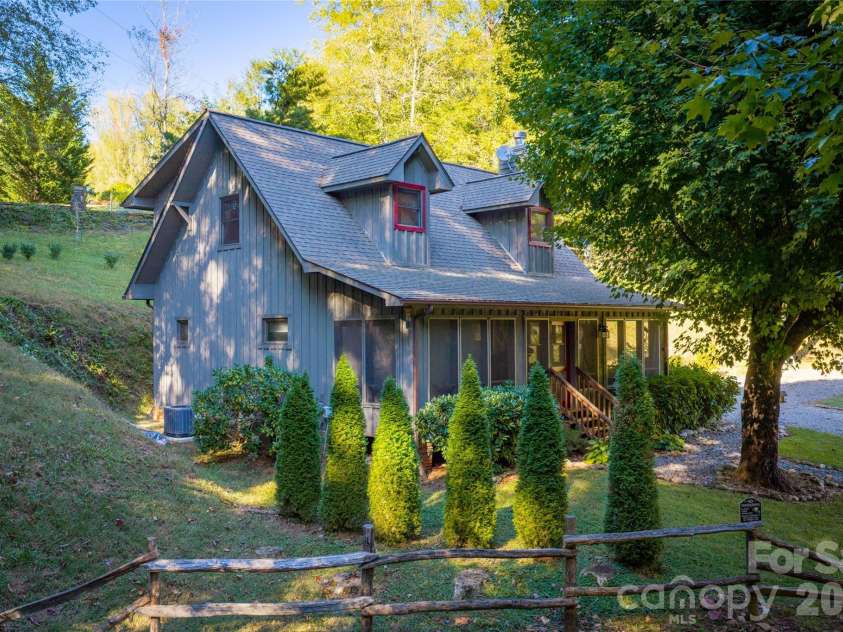 28 Froggy Bottom Trail, Canton, NC 28716.  MLS# CAR4429892, YatesRealty ID 54250. 