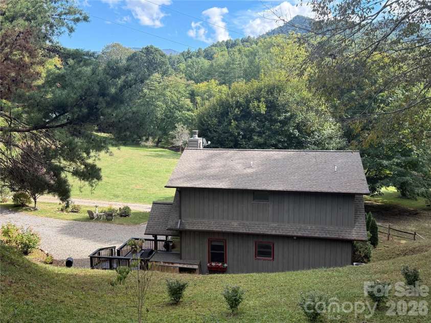 28 Froggy Bottom Trail, Canton, NC 28716.  MLS# CAR4429892, YatesRealty ID 54250. 