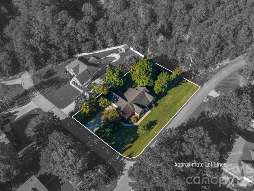 102 Moore Street, Lincolnton, NC 28092.  MLS# CAR4428464, YatesRealty ID 54251. 