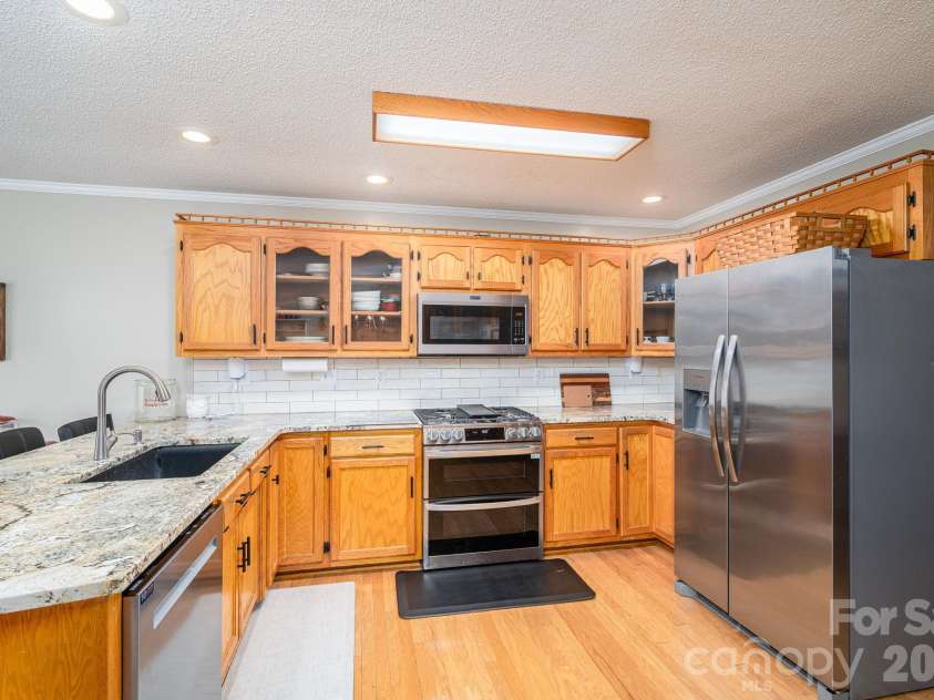 102 Moore Street, Lincolnton, NC 28092.  MLS# CAR4428464, YatesRealty ID 54251. 