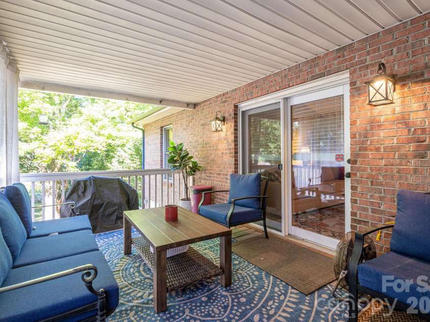 102 Moore Street, Lincolnton, NC 28092.  MLS# CAR4428464, YatesRealty ID 54251. 