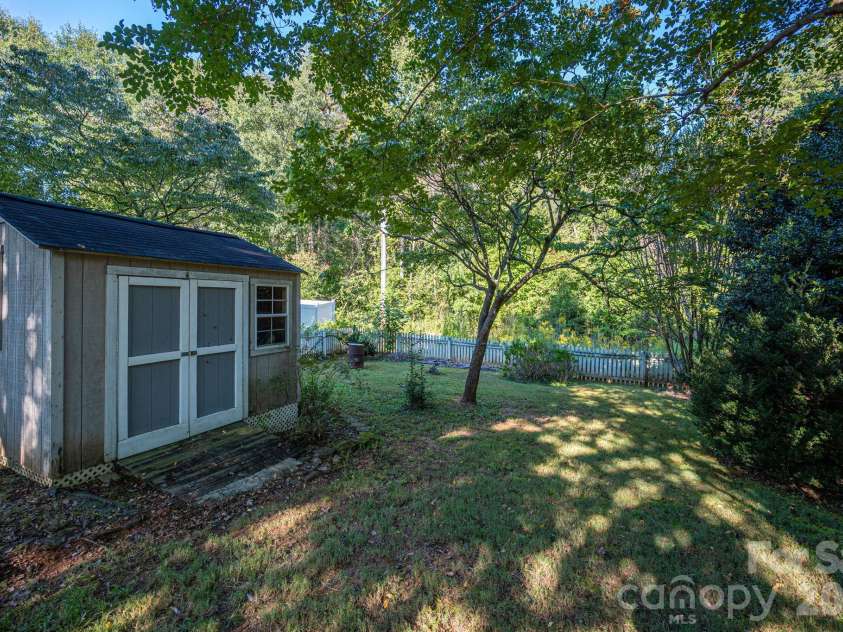 102 Moore Street, Lincolnton, NC 28092.  MLS# CAR4428464, YatesRealty ID 54251. 