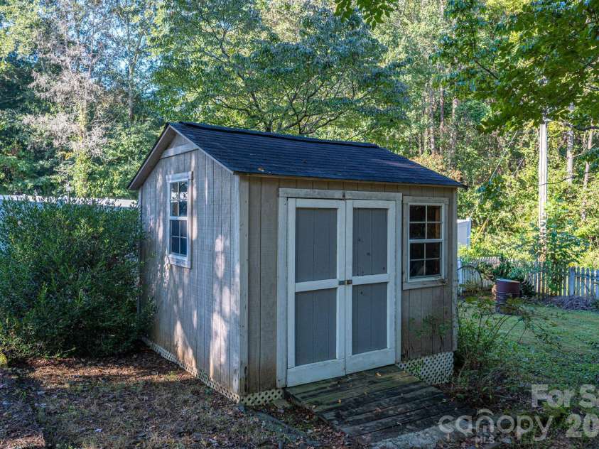 102 Moore Street, Lincolnton, NC 28092.  MLS# CAR4428464, YatesRealty ID 54251. 