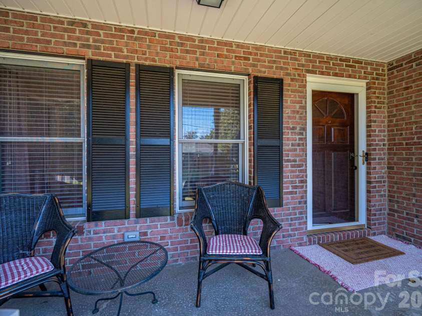 102 Moore Street, Lincolnton, NC 28092.  MLS# CAR4428464, YatesRealty ID 54251. 