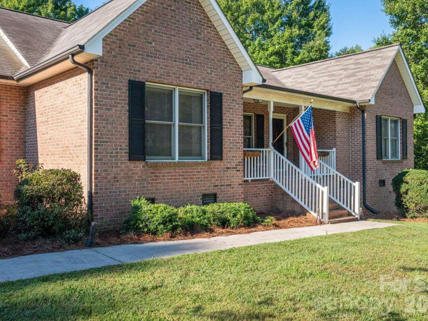 102 Moore Street, Lincolnton, NC 28092.  MLS# CAR4428464, YatesRealty ID 54251. 