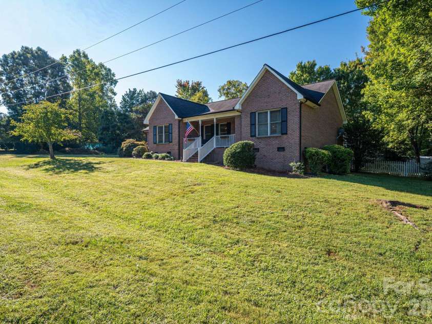 102 Moore Street, Lincolnton, NC 28092.  MLS# CAR4428464, YatesRealty ID 54251. 