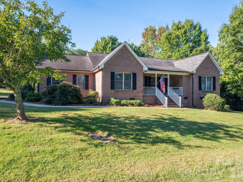 102 Moore Street, Lincolnton, NC 28092.  MLS# CAR4428464, YatesRealty ID 54251. 