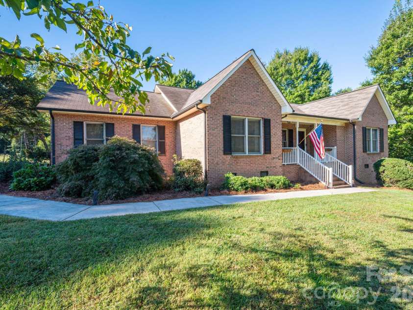 102 Moore Street, Lincolnton, NC 28092.  MLS# CAR4428464, YatesRealty ID 54251. 