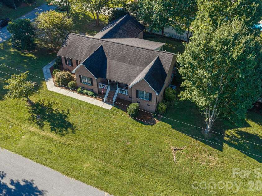 102 Moore Street, Lincolnton, NC 28092.  MLS# CAR4428464, YatesRealty ID 54251. 
