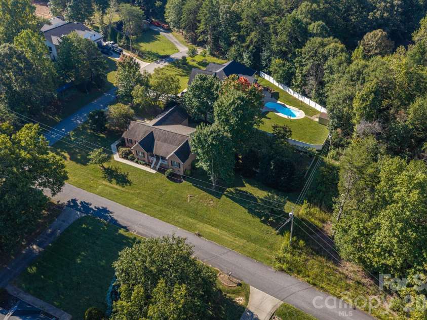 102 Moore Street, Lincolnton, NC 28092.  MLS# CAR4428464, YatesRealty ID 54251. 