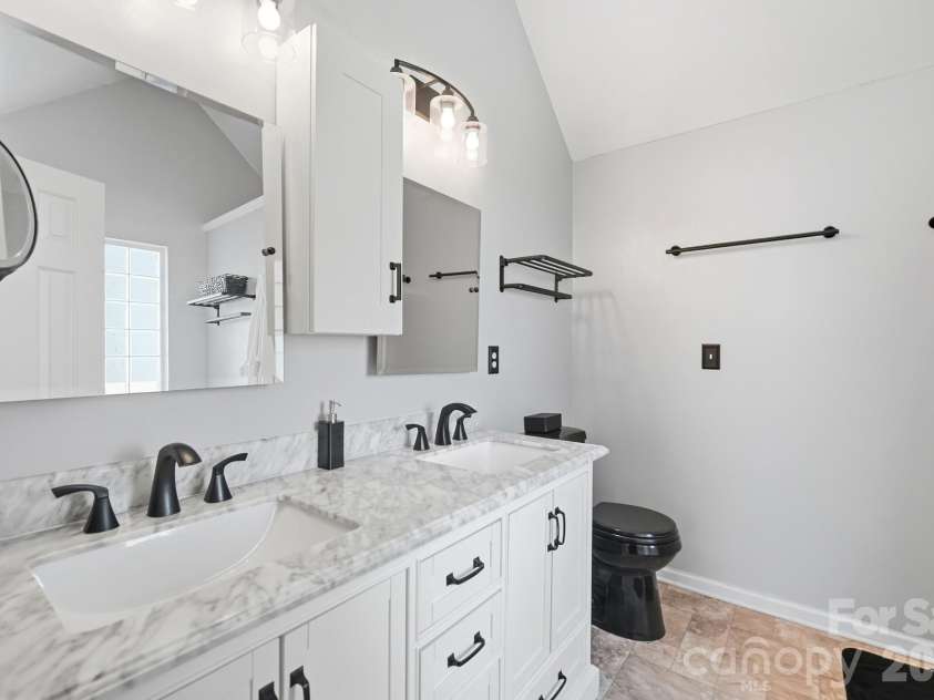 623 Finborough Court, Charlotte, NC 28214.  MLS# CAR4430709, YatesRealty ID 54254. 