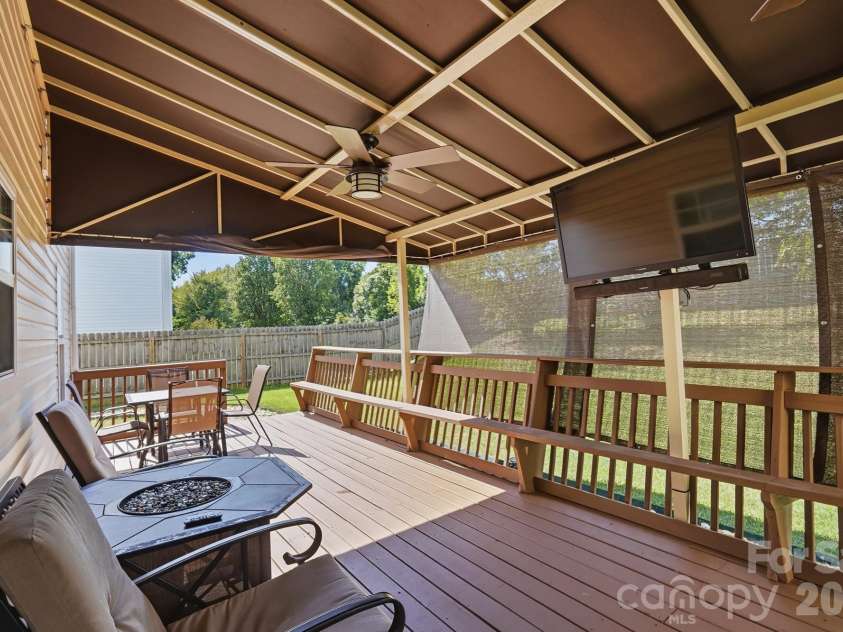 623 Finborough Court, Charlotte, NC 28214.  MLS# CAR4430709, YatesRealty ID 54254. 