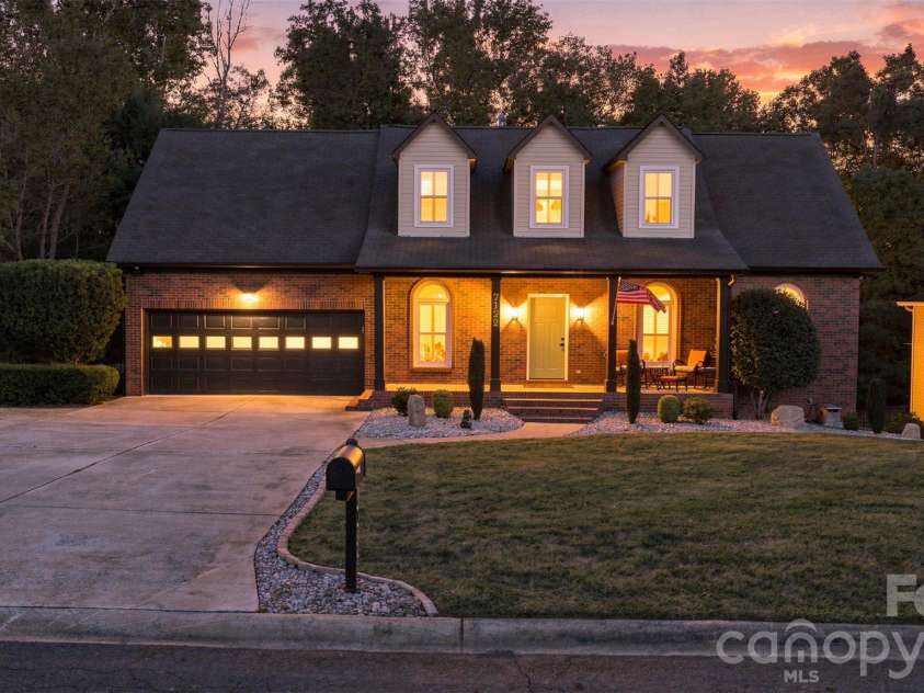 7122 Rothmore Street, Charlotte, NC 28215.  MLS# CAR4430685, YatesRealty ID 54257. 