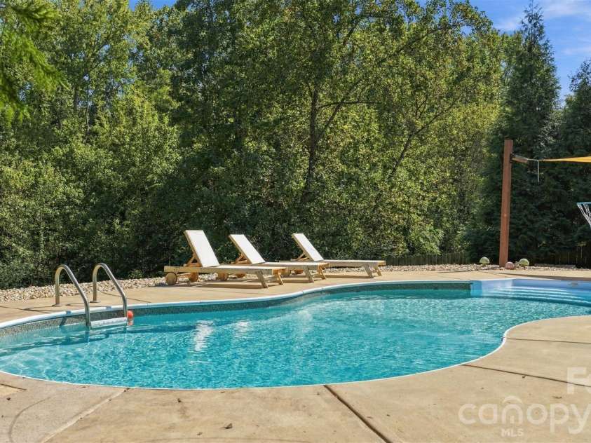 7122 Rothmore Street, Charlotte, NC 28215.  MLS# CAR4430685, YatesRealty ID 54257. 