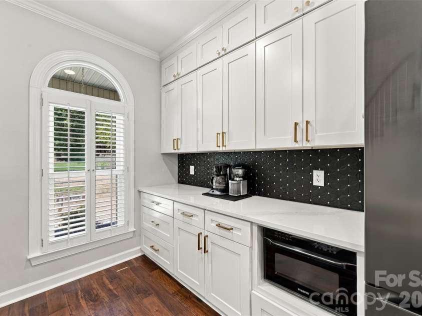 7122 Rothmore Street, Charlotte, NC 28215.  MLS# CAR4430685, YatesRealty ID 54257. 