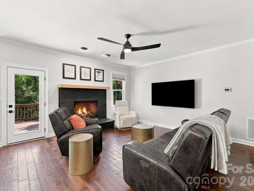 7122 Rothmore Street, Charlotte, NC 28215.  MLS# CAR4430685, YatesRealty ID 54257. 