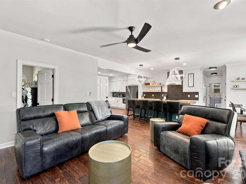 7122 Rothmore Street, Charlotte, NC 28215.  MLS# CAR4430685, YatesRealty ID 54257. 