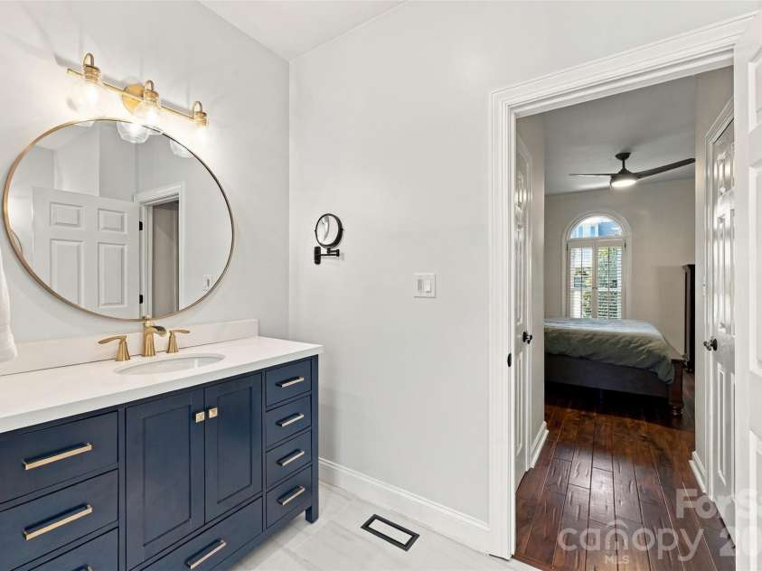 7122 Rothmore Street, Charlotte, NC 28215.  MLS# CAR4430685, YatesRealty ID 54257. 