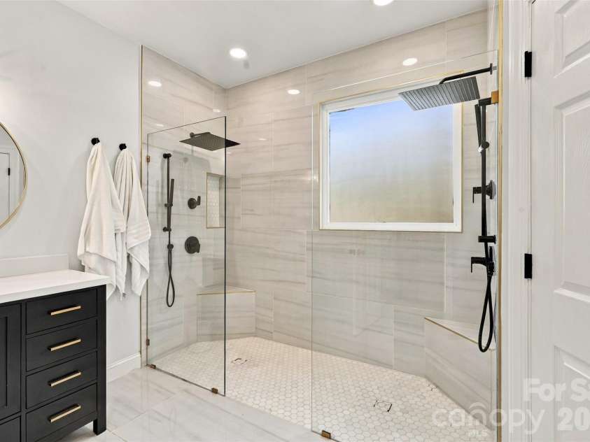 7122 Rothmore Street, Charlotte, NC 28215.  MLS# CAR4430685, YatesRealty ID 54257. 