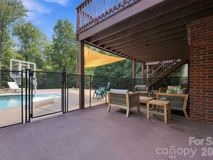 7122 Rothmore Street, Charlotte, NC 28215.  MLS# CAR4430685, YatesRealty ID 54257. 