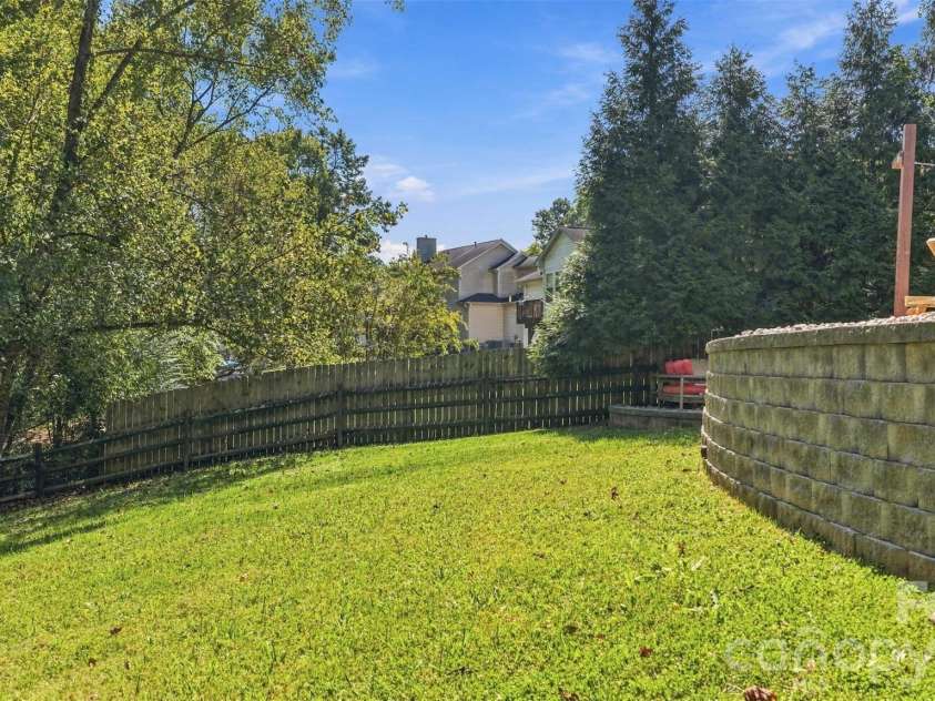 7122 Rothmore Street, Charlotte, NC 28215.  MLS# CAR4430685, YatesRealty ID 54257. 
