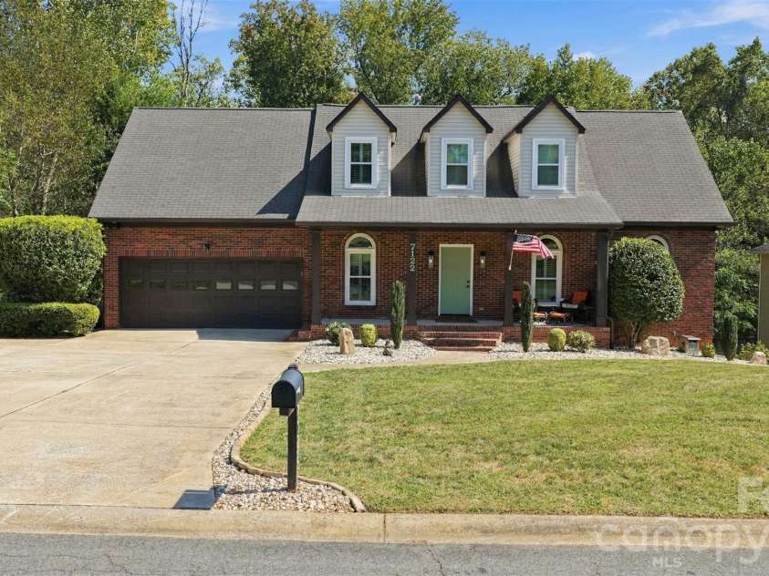7122 Rothmore Street, Charlotte, NC 28215.  MLS# CAR4430685, YatesRealty ID 54257. 
