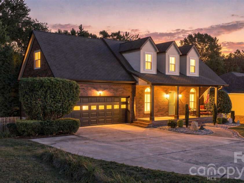 7122 Rothmore Street, Charlotte, NC 28215.  MLS# CAR4430685, YatesRealty ID 54257. 