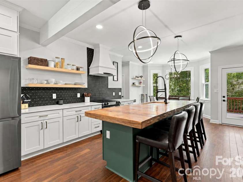 7122 Rothmore Street, Charlotte, NC 28215.  MLS# CAR4430685, YatesRealty ID 54257. 