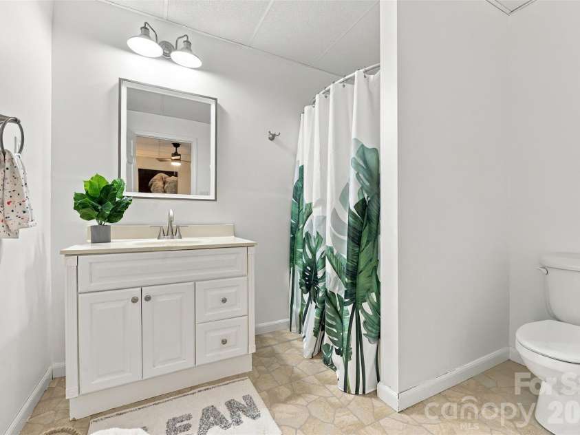 7122 Rothmore Street, Charlotte, NC 28215.  MLS# CAR4430685, YatesRealty ID 54257. Full bath in basement