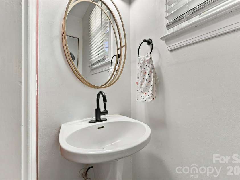 7122 Rothmore Street, Charlotte, NC 28215.  MLS# CAR4430685, YatesRealty ID 54257. Half bath on main