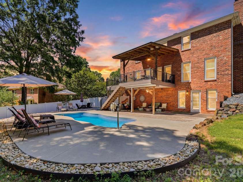 7000 Tramore Lane, Clemmons, NC 27012.  MLS# CAR4430242, YatesRealty ID 54260. 