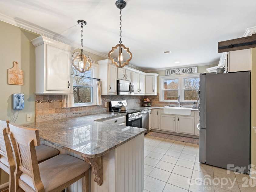 7000 Tramore Lane, Clemmons, NC 27012.  MLS# CAR4430242, YatesRealty ID 54260. 