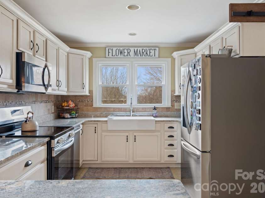 7000 Tramore Lane, Clemmons, NC 27012.  MLS# CAR4430242, YatesRealty ID 54260. 