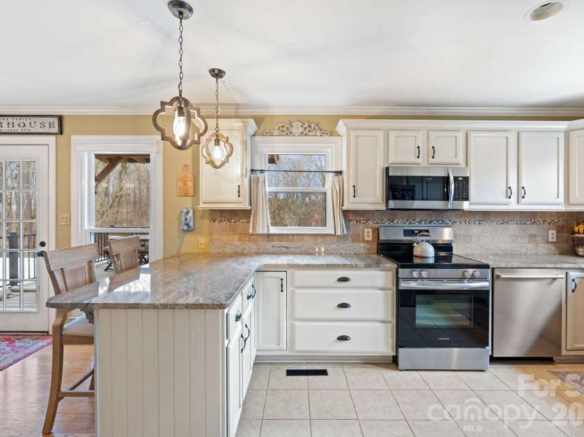 7000 Tramore Lane, Clemmons, NC 27012.  MLS# CAR4430242, YatesRealty ID 54260. 