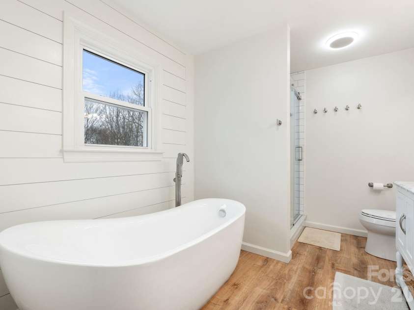 7000 Tramore Lane, Clemmons, NC 27012.  MLS# CAR4430242, YatesRealty ID 54260. 