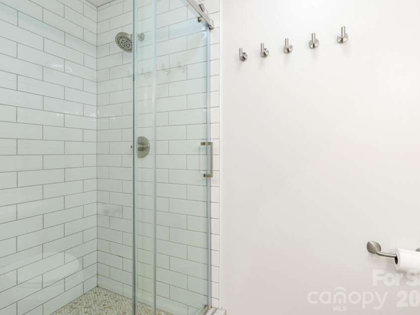 7000 Tramore Lane, Clemmons, NC 27012.  MLS# CAR4430242, YatesRealty ID 54260. 