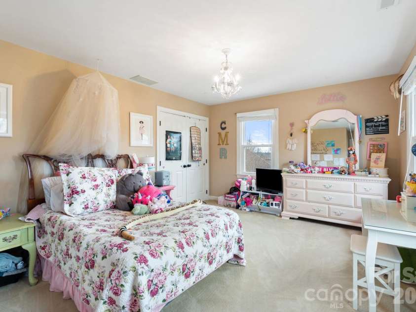 7000 Tramore Lane, Clemmons, NC 27012.  MLS# CAR4430242, YatesRealty ID 54260. 