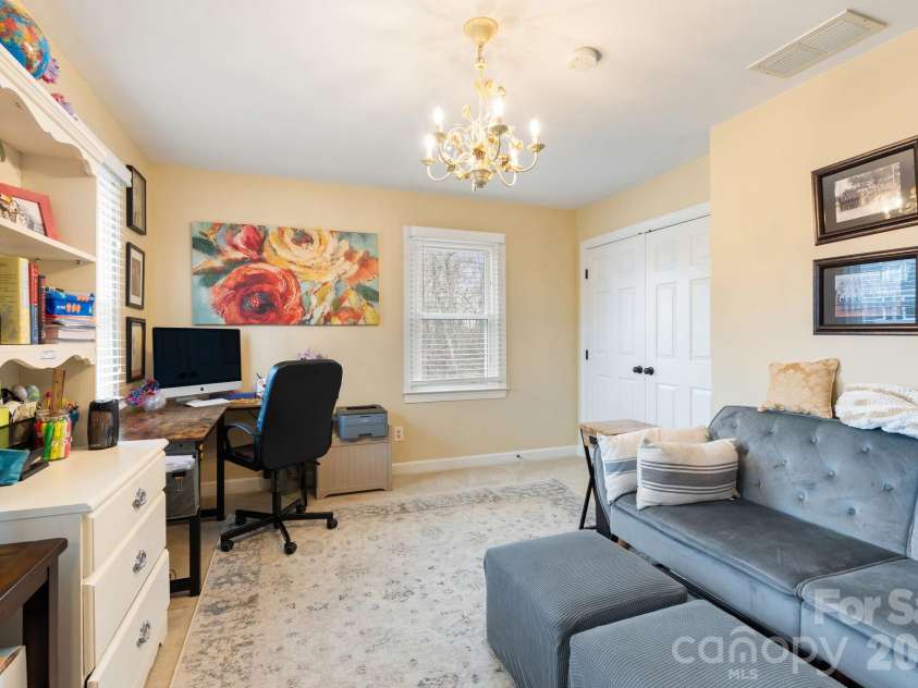 7000 Tramore Lane, Clemmons, NC 27012.  MLS# CAR4430242, YatesRealty ID 54260. 