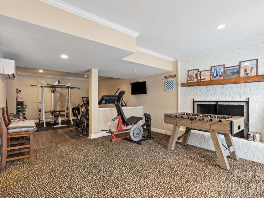 7000 Tramore Lane, Clemmons, NC 27012.  MLS# CAR4430242, YatesRealty ID 54260. 