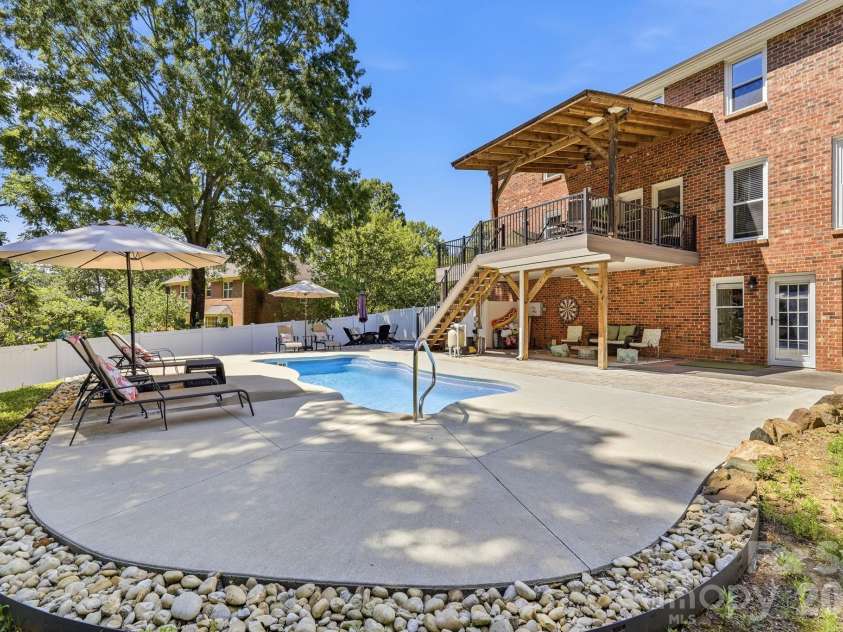 7000 Tramore Lane, Clemmons, NC 27012.  MLS# CAR4430242, YatesRealty ID 54260. 