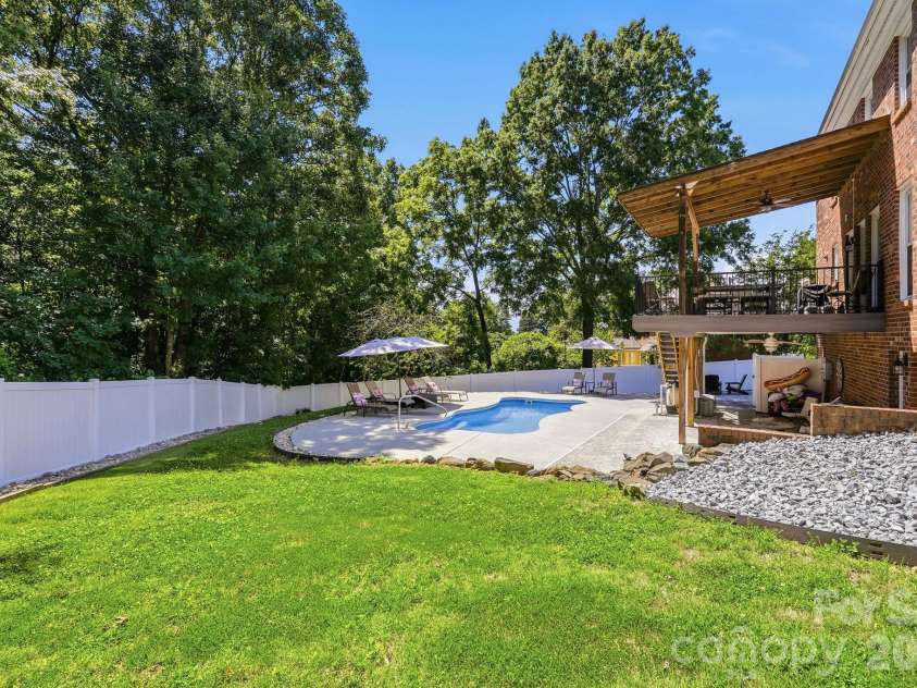 7000 Tramore Lane, Clemmons, NC 27012.  MLS# CAR4430242, YatesRealty ID 54260. 