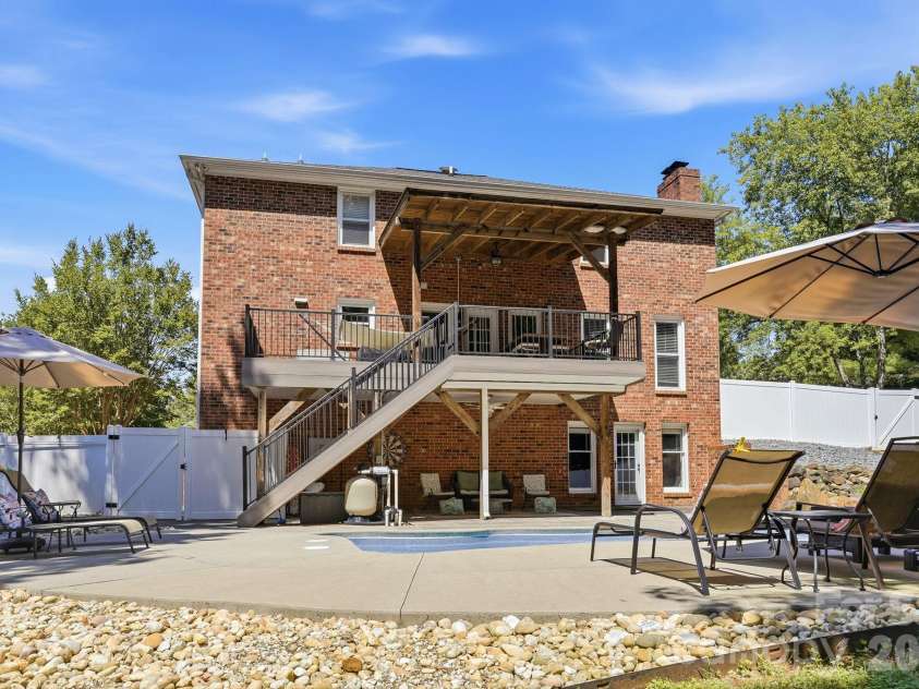 7000 Tramore Lane, Clemmons, NC 27012.  MLS# CAR4430242, YatesRealty ID 54260. 